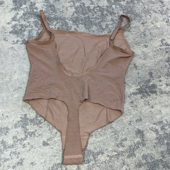 New Skims Fits Everybody Square Neck Scoop Back Bodysuit Tan Sz XL - Picture 5 of 8